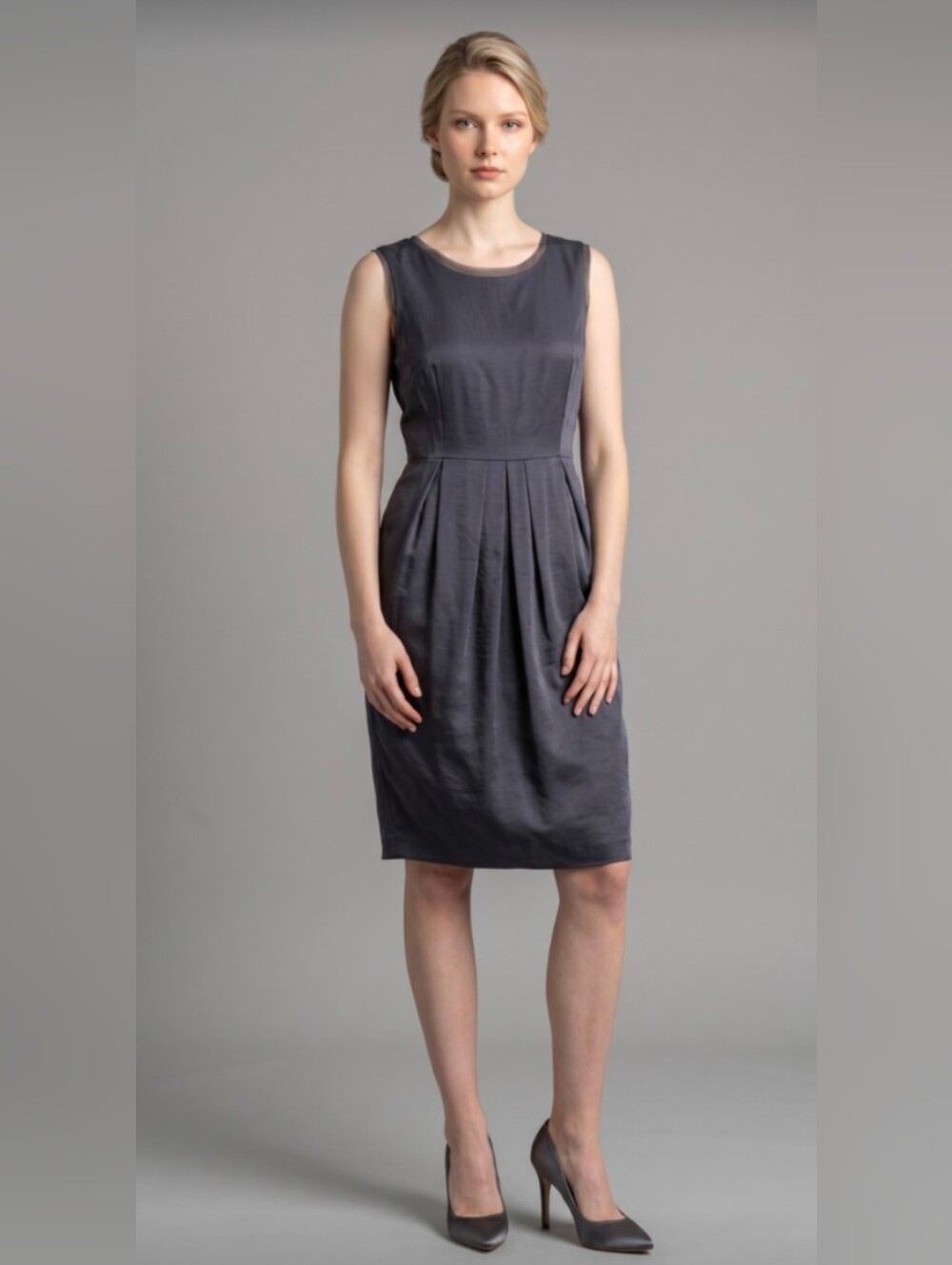 VERA WANG! SIMPLY VERA! LUXE BLACK SATIN, CHIFFON EDGED ARMS & NECK DRESS! SZ 8